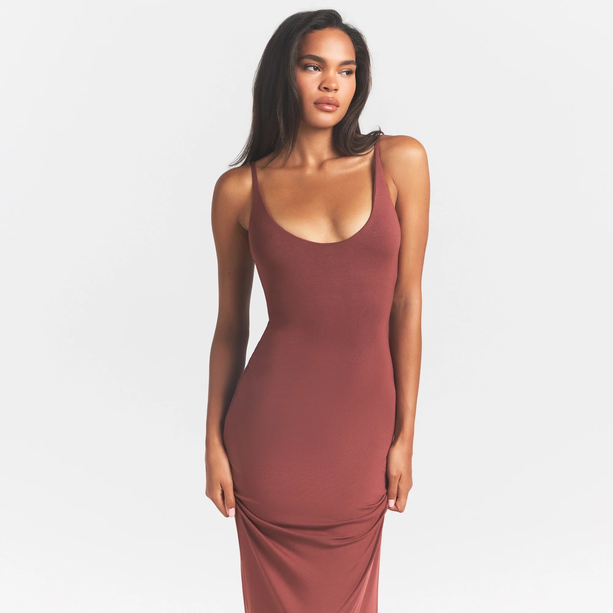 SMOOTH LAYERS SCOOP NECK LONG DRESS | HENNA ON A MODEL SIDE VIEW @ | FOCUS: 0.0, 1.0, 0.9
