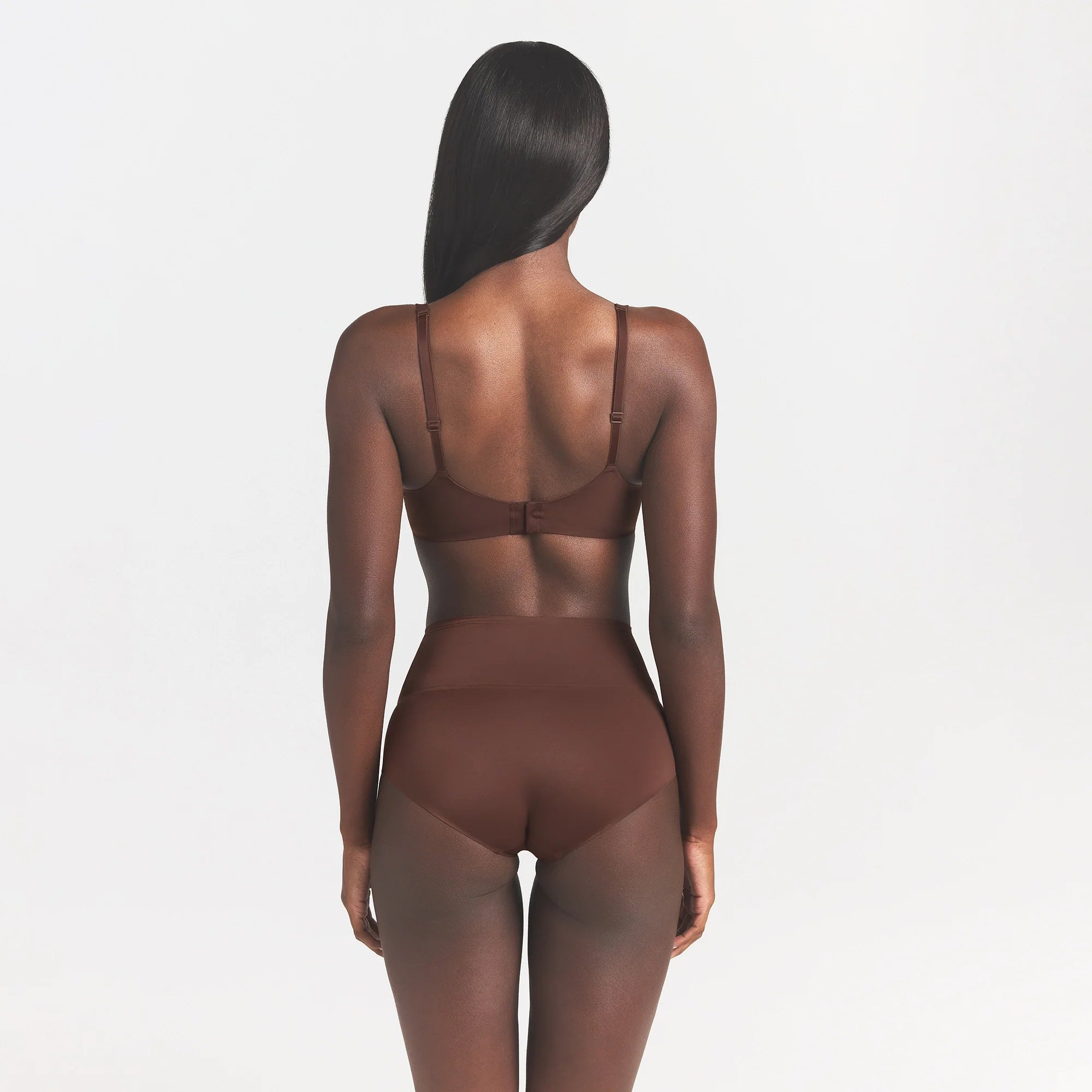 SMOOTHING INTIMATES UNLINED MINIMIZER BRA | COCOA ON A MODEL BACK VIEW @ | FOCUS: 0.0, 1.0, 0.9