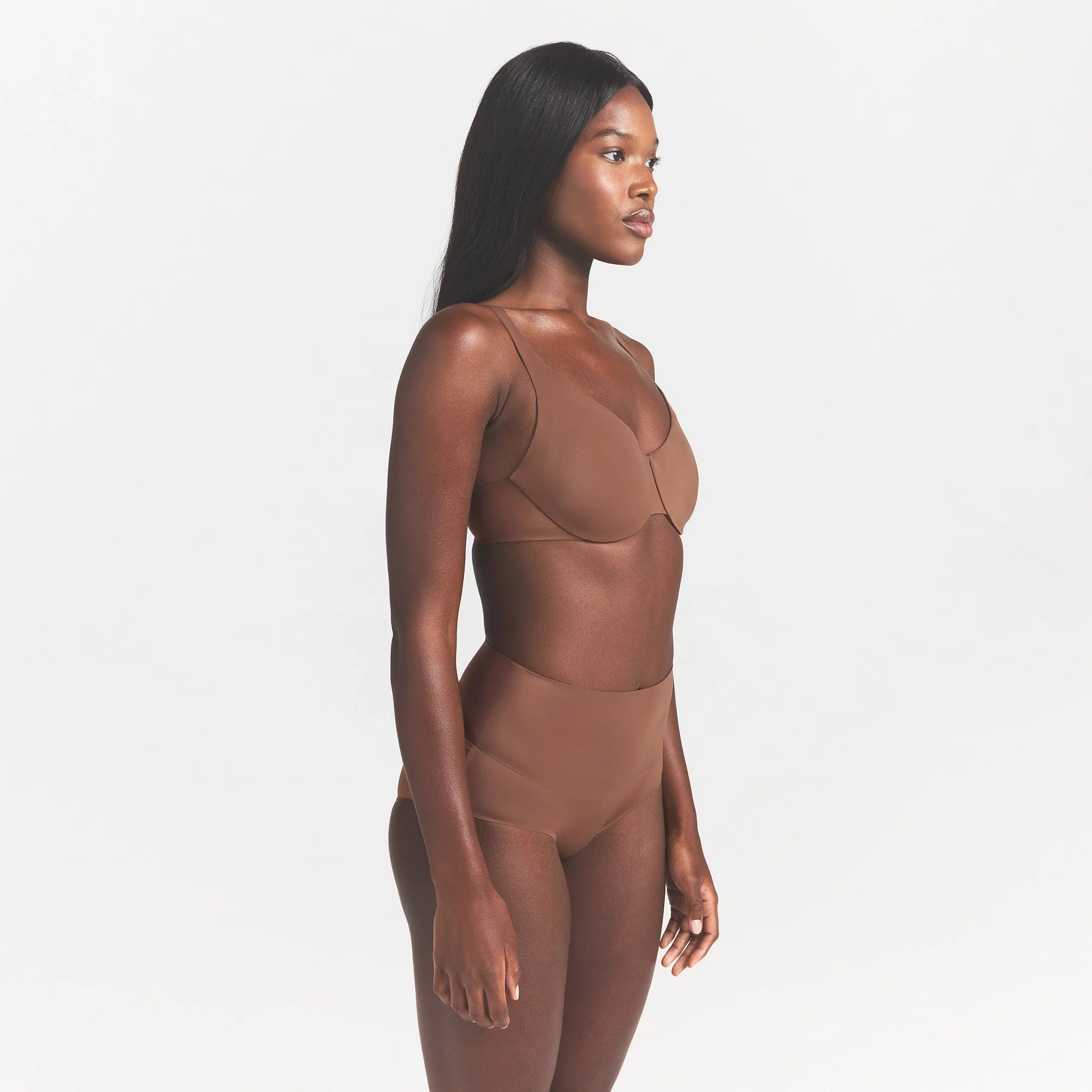 SMOOTHING INTIMATES UNLINED MINIMIZER BRA | JASPER ON A MODEL SIDE VIEW @ | FOCUS: 0.0, 1.0, 0.9
