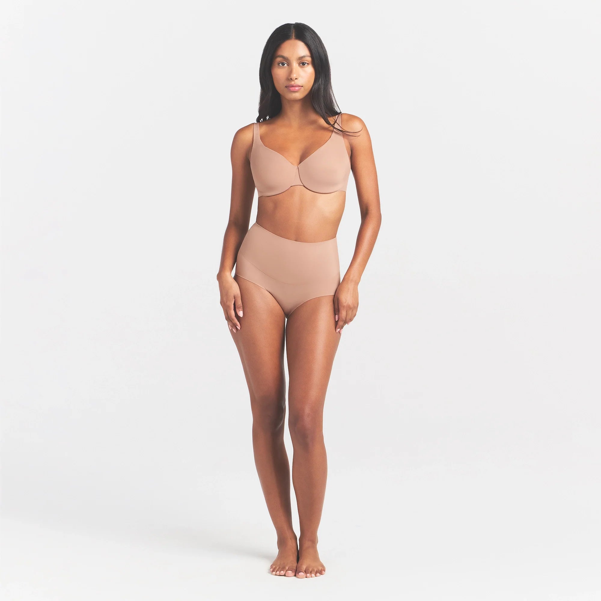 SMOOTHING INTIMATES UNLINED MINIMIZER BRA | SIENNA ON A MODEL FRONT VIEW @ | FOCUS: 0.0, 1.0, 0.9