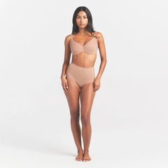 SMOOTHING INTIMATES UNLINED MINIMIZER BRA | SIENNA ON A MODEL FRONT VIEW @ | FOCUS: 0.0, 1.0, 0.9