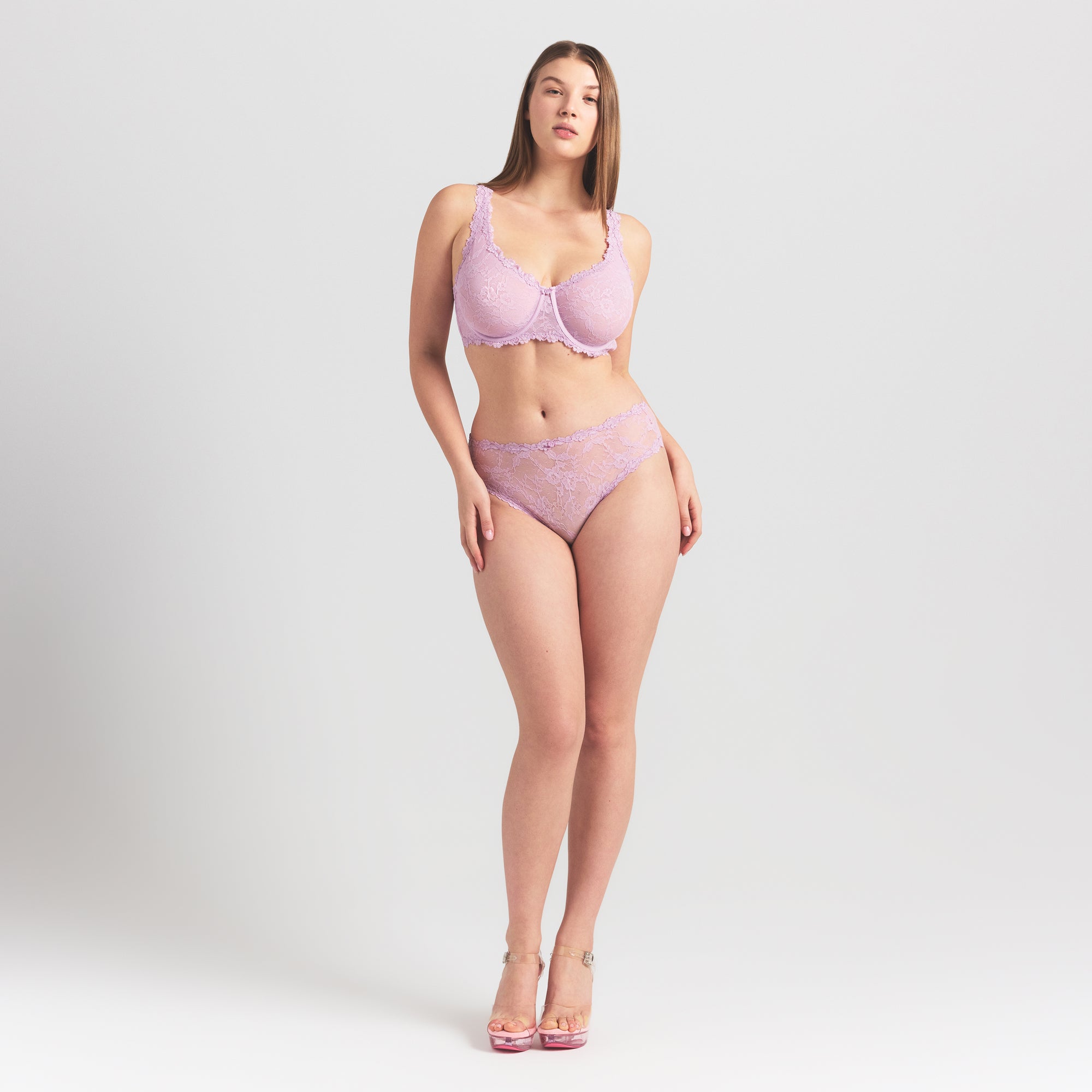 STRETCH LACE UNLINED FULL COVERAGE BRA | BABY PINK ON A MODEL FRONT VIEW @ | FOCUS: 0.0, 1.0, 0.9