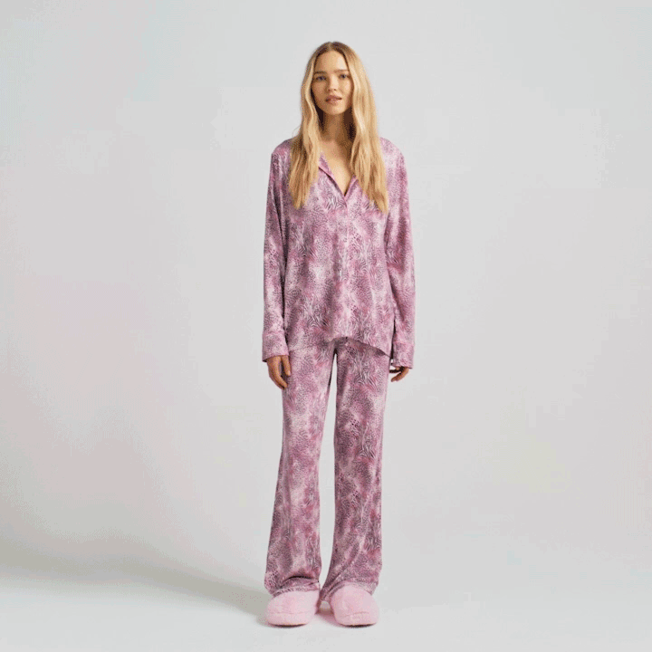 SKIMS SLEEP LONG SLEEVE BUTTON UP SET | BLOOM MINI MULTI ANIMAL ON A MODEL FRONT VIEW @ | FOCUS: 0.0, 1.0, 0.9