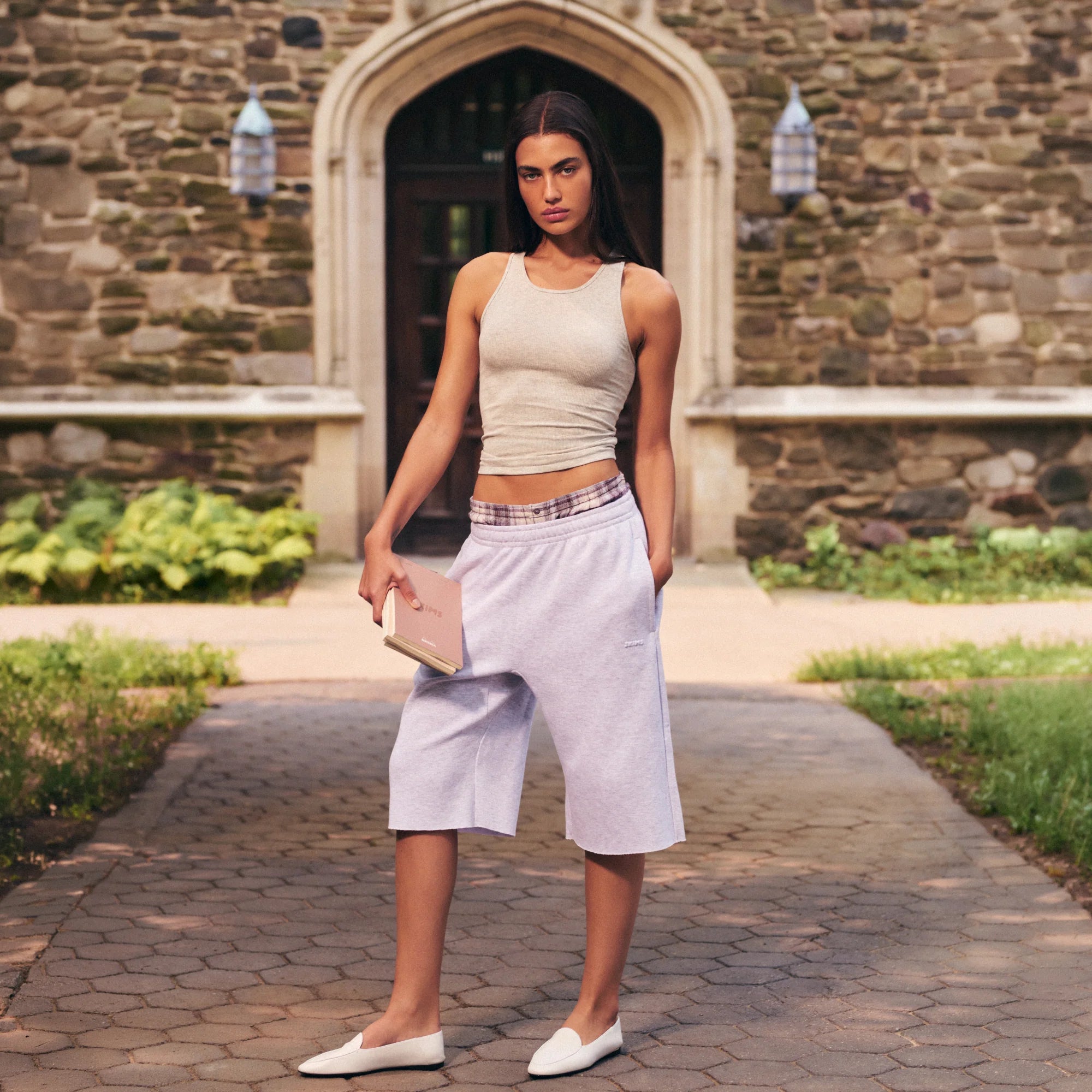 COTTON FLEECE LONG SHORT | LIGHT HEATHER GREY ON A MODEL FRONT VIEW @ | FOCUS: 0.0, 1.0, 0.9