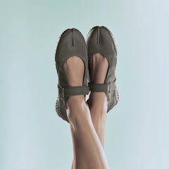 NikeSKIMS FOOTWEAR RIFT MESH | CAVE STONE/CAVE STONE-MED ASH CAMPAIGN IMAGERY @ | FOCUS: 0.0, 1.0, 0.9