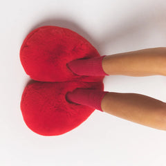 FAUX FUR HEART SLIPPER | RUBY ON A MODEL SIDE VIEW @ | FOCUS: 0.0, 1.0, 0.9
