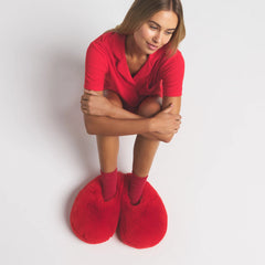 FAUX FUR HEART SLIPPER | RUBY ON A MODEL FRONT VIEW @ | FOCUS: 0.0, 1.0, 0.9