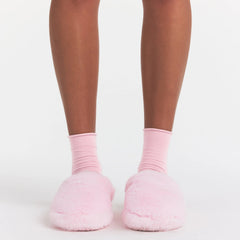 FAUX FUR SLIPPER | CHERRY BLOSSOM ON A MODEL FRONT VIEW @ | FOCUS: 0.0, 1.0, 0.9
