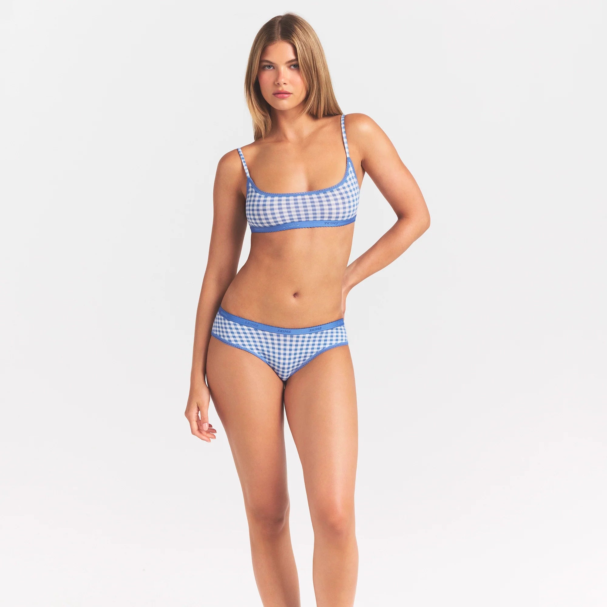 LIGHTWEIGHT COTTON LOGO PICOT HIPSTER | ARCTIC GINGHAM ON A MODEL SIDE VIEW @ | FOCUS: 0.0, 1.0, 0.9