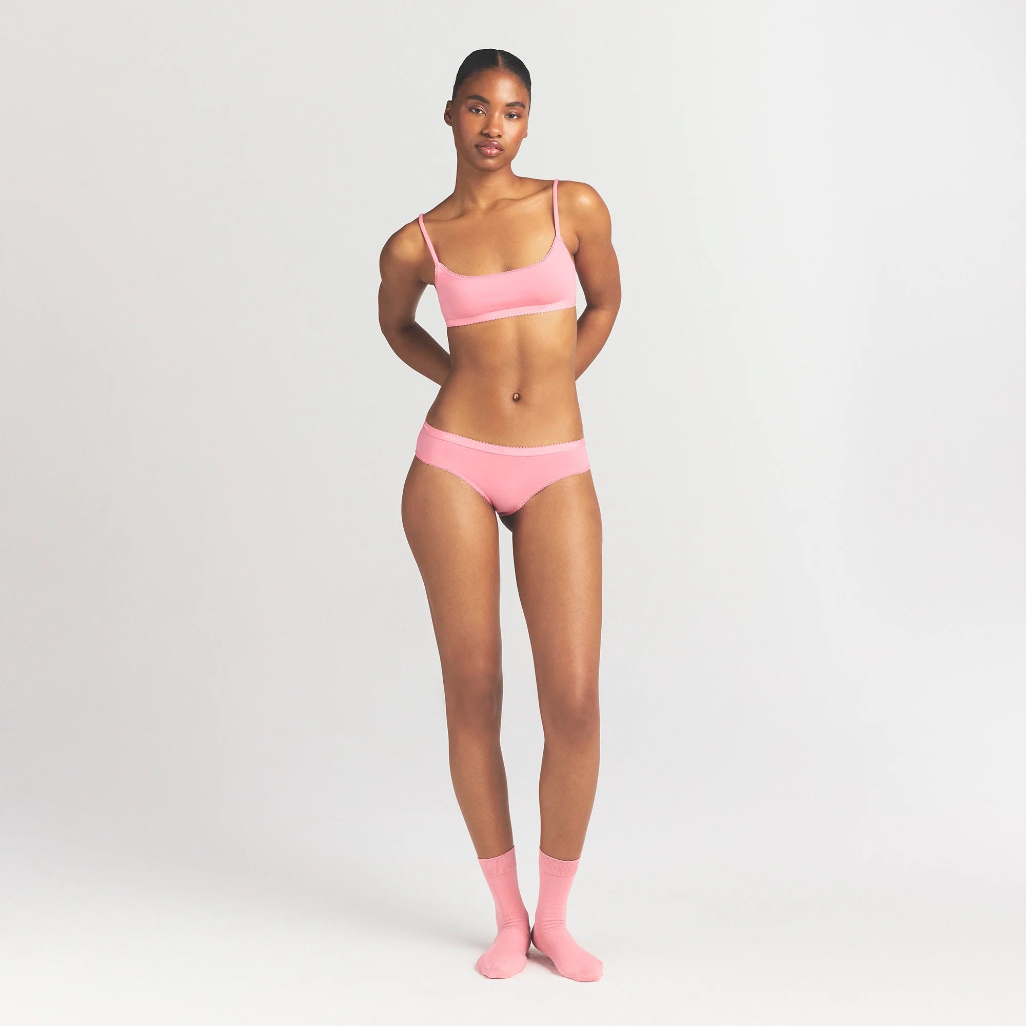 LIGHTWEIGHT COTTON LOGO PICOT HIPSTER | MELON TONAL ON A MODEL FRONT VIEW @ | FOCUS: 0.0, 1.0, 0.9