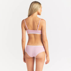 LIGHTWEIGHT COTTON LOGO PICOT HIPSTER | PEONY ON A MODEL SIDE VIEW @ | FOCUS: 0.0, 1.0, 0.9