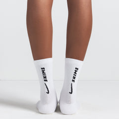 NikeSKIMS DRI-FIT CREW SOCK 3-PACK | SNOW ON A MODEL FRONT VIEW @ | FOCUS: 0.0, 1.0, 0.9