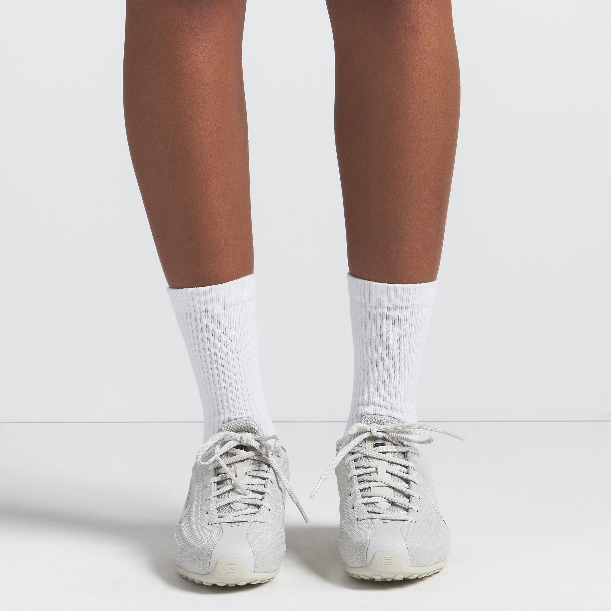 NikeSKIMS DRI-FIT CREW SOCK 3-PACK | SNOW ON A MODEL FRONT VIEW @ | FOCUS: 0.0, 1.0, 0.9