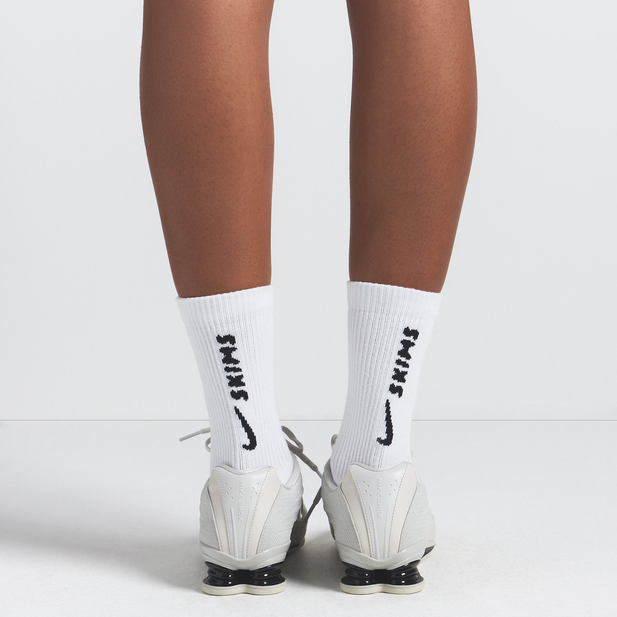 NikeSKIMS DRI-FIT CREW SOCK 3-PACK | SNOW ON A MODEL FRONT VIEW @ | FOCUS: 0.0, 1.0, 0.9