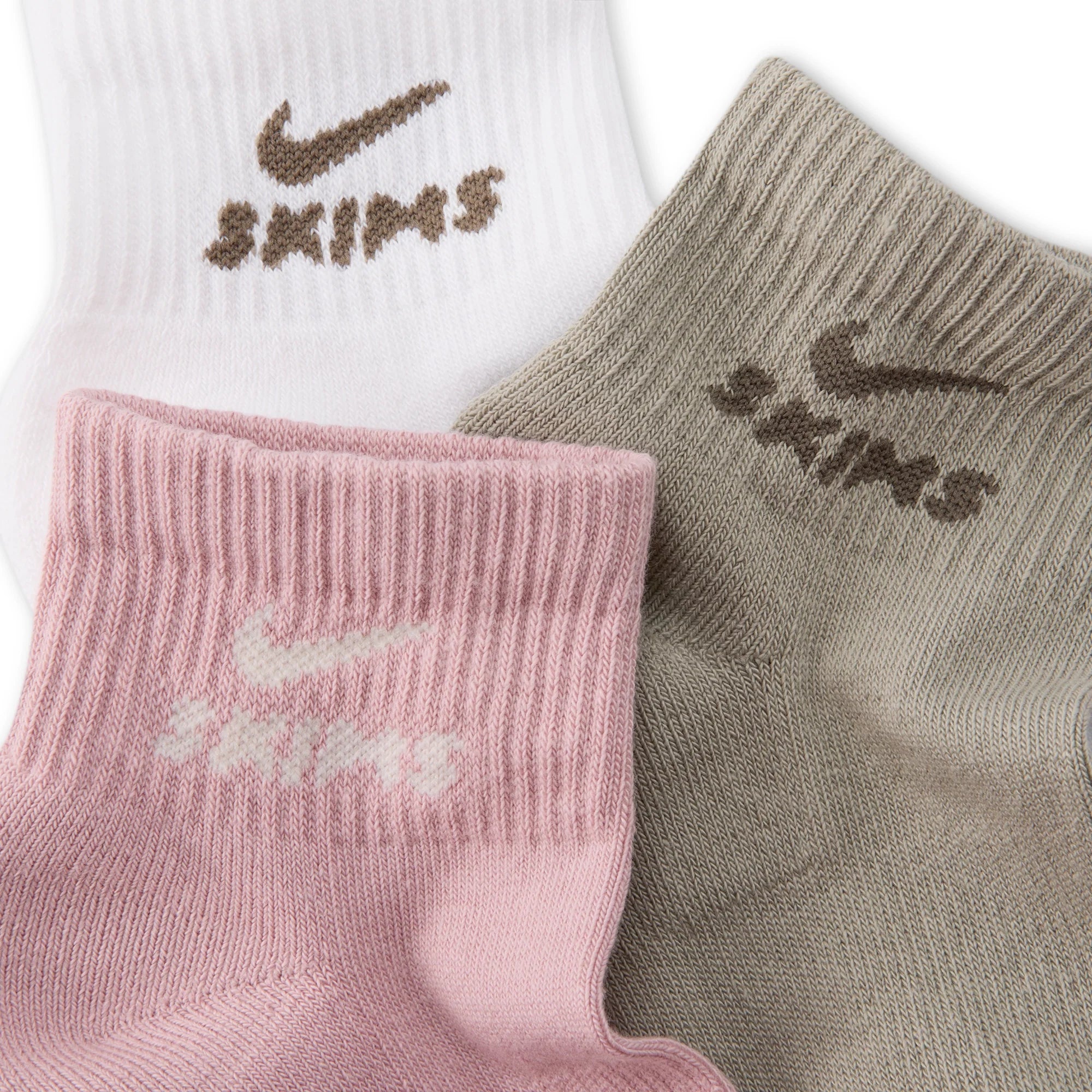 NikeSKIMS ACCESSORIES DRI-FIT QUARTER CREW SOCK 3-PACK  | HIMALAYAN(ECRU)/DUNE(DUSTYOAKMOSS)/SNOW(TRUFFLE) FLAT ON A WHITE BACKGROUND