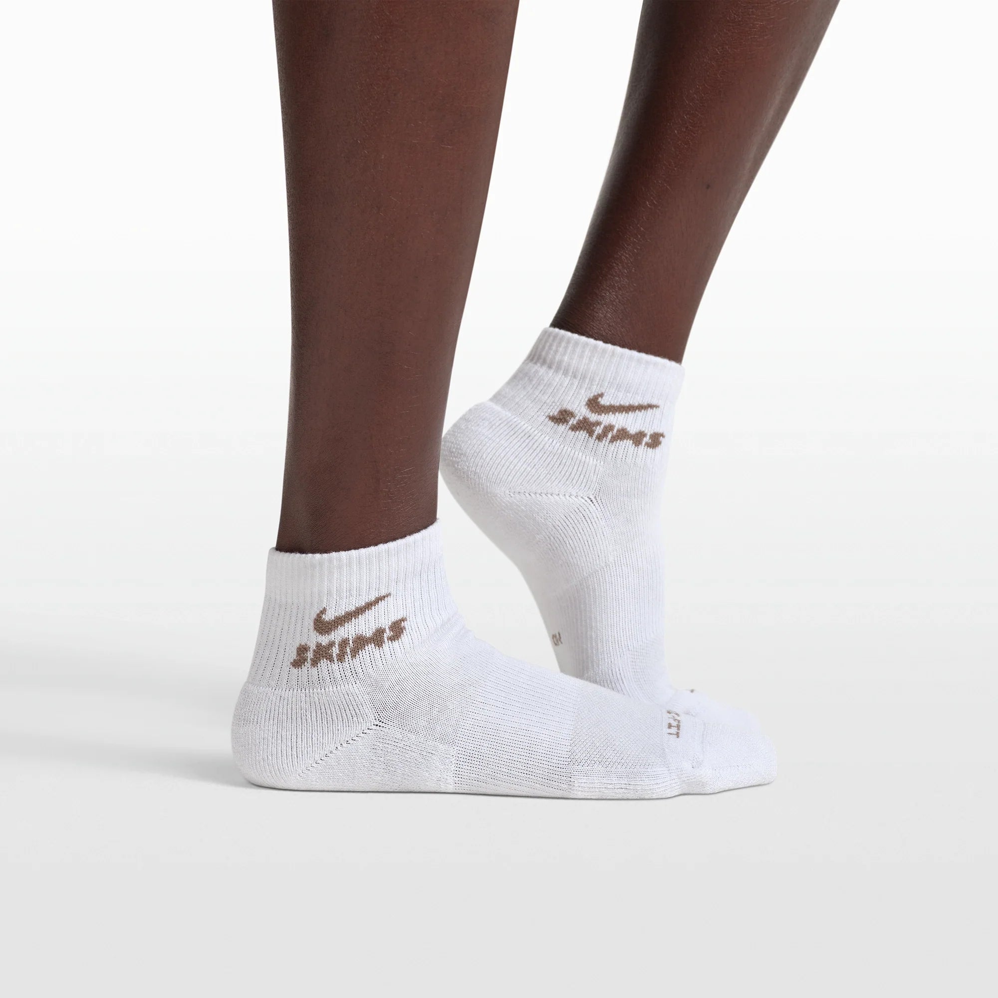 NikeSKIMS ACCESSORIES DRI-FIT QUARTER CREW SOCK 3-PACK  | HIMALAYAN(ECRU)/DUNE(DUSTYOAKMOSS)/SNOW(TRUFFLE) FLAT ON A WHITE BACKGROUND