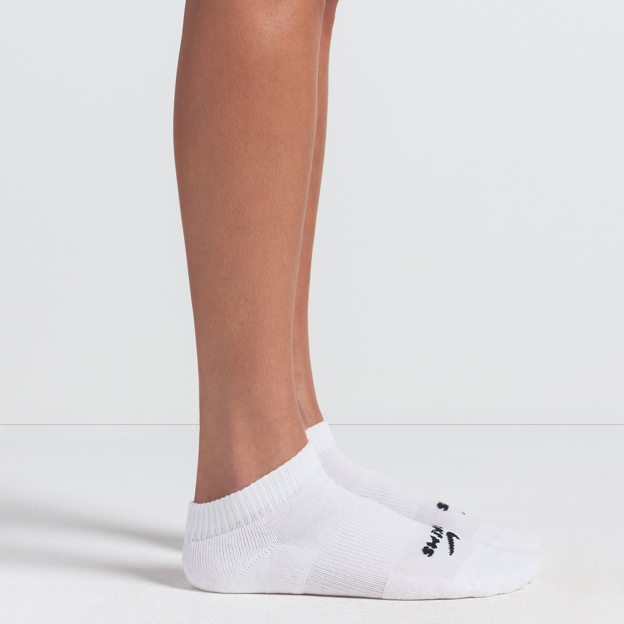 NikeSKIMS DRI-FIT ANKLE SOCK 3-PACK | SNOW ON A MODEL FRONT VIEW @ | FOCUS: 0.0, 1.0, 0.9