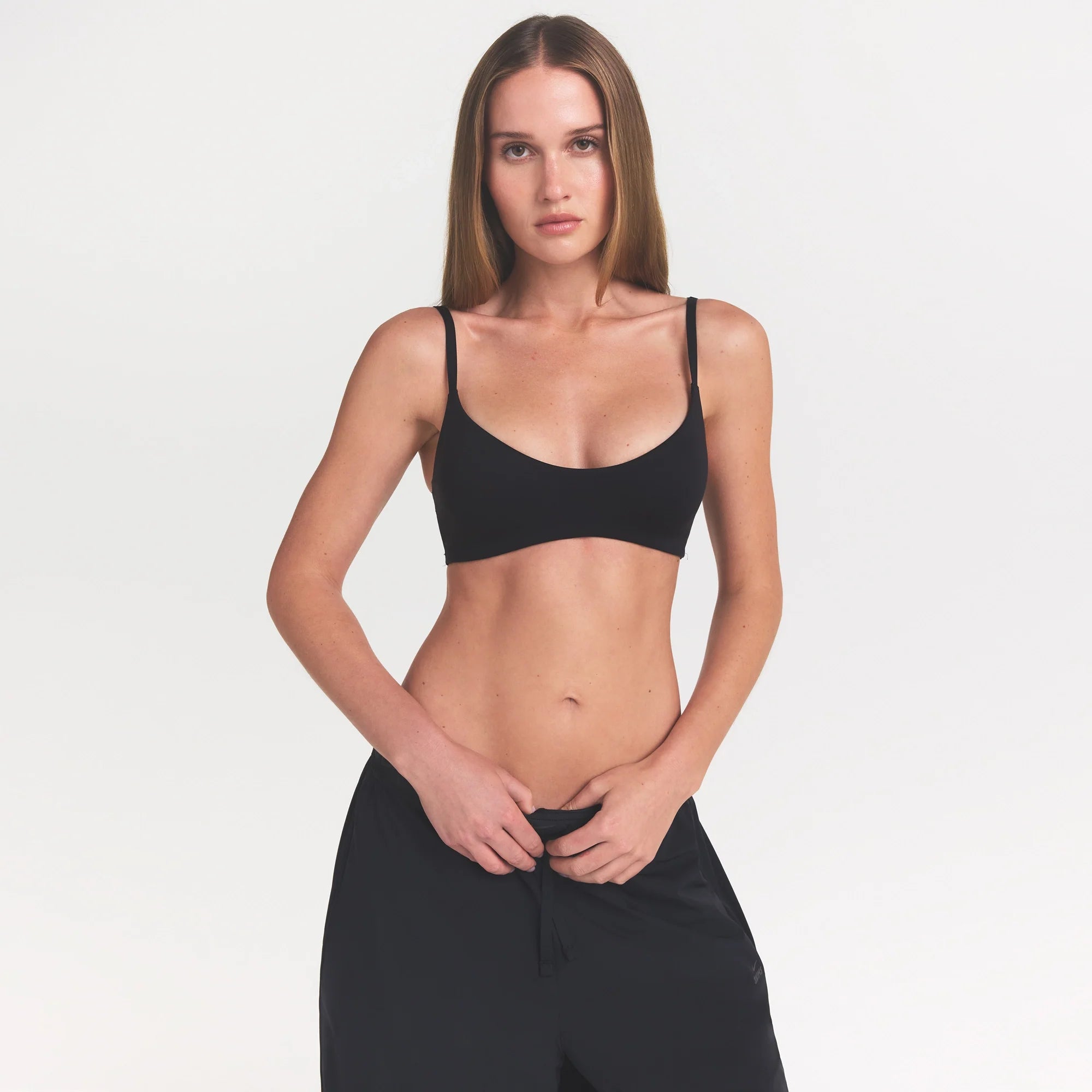 NikeSKIMS MATTE MICRO SCOOP BRA | OBSIDIAN ON A MODEL FRONT VIEW @ | FOCUS: 0.0, 1.0, 0.9