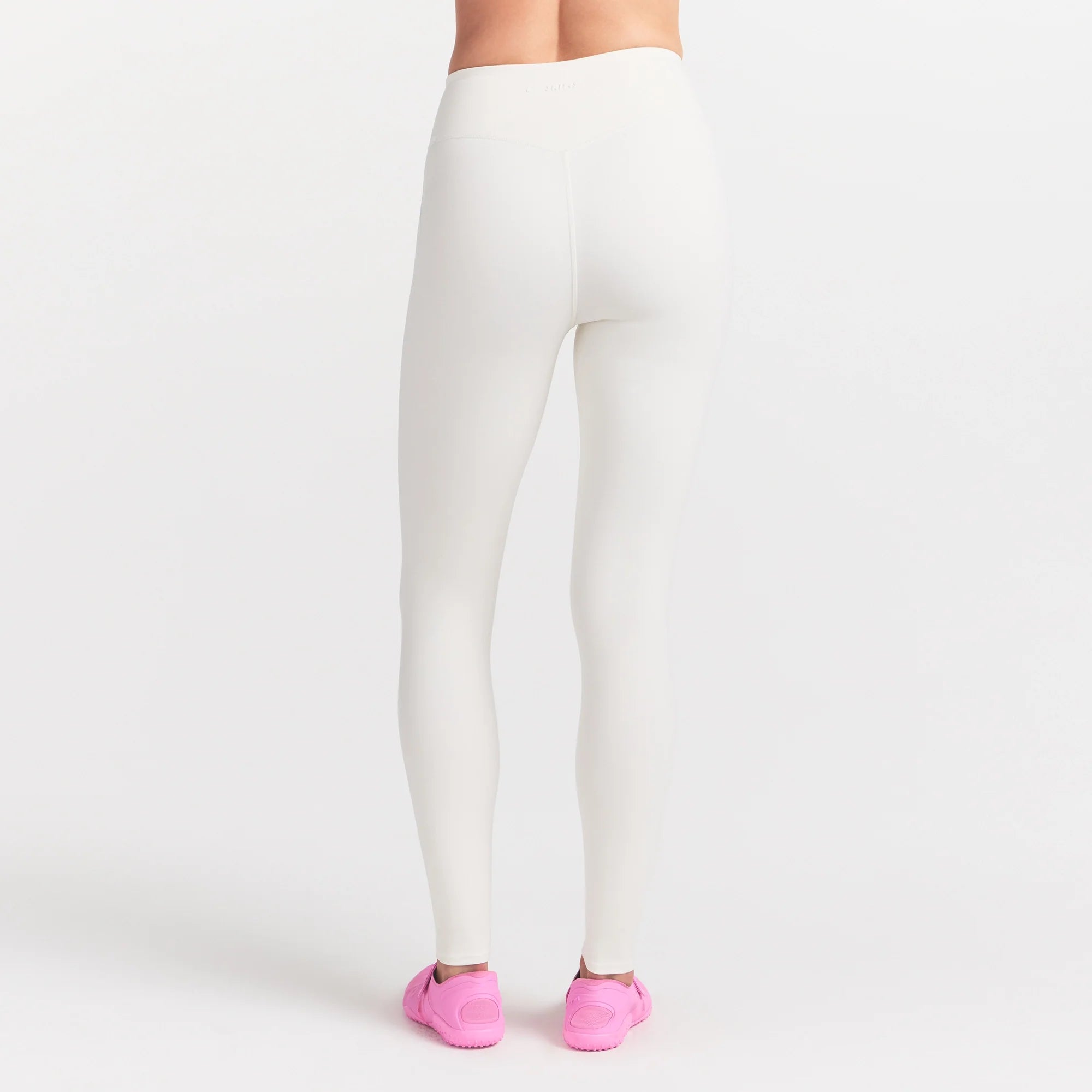 NikeSKIMS MATTE 26" LEGGING | IVORY ON A MODEL 