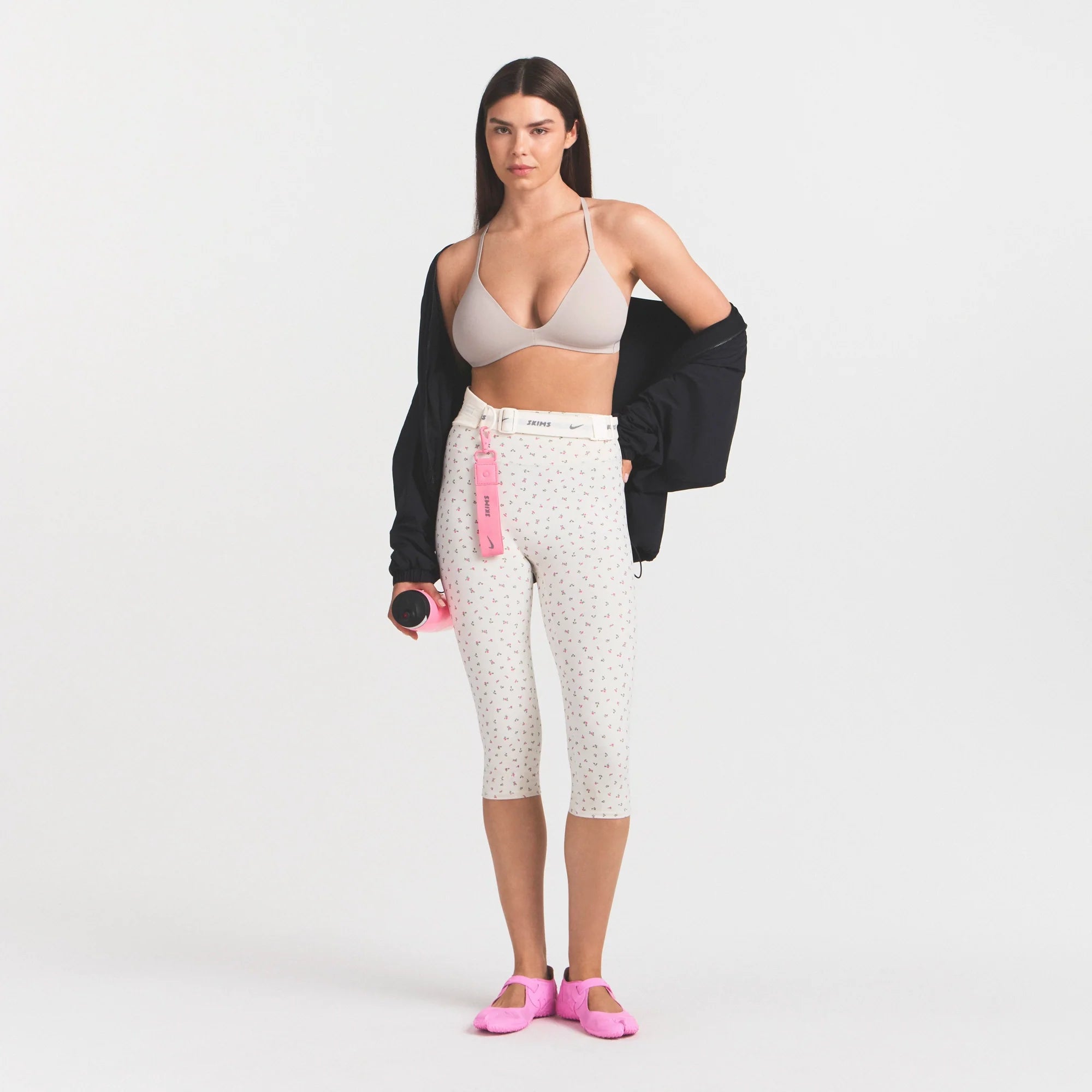 NikeSKIMS STUDIO STRETCH T-BACK TRIANGLE BRA | LINENON A MODEL FRONT @ | FOCUS: 0.0, 1.0, 0.9