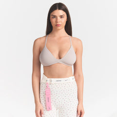 NikeSKIMS STUDIO STRETCH T-BACK TRIANGLE BRA | LINENON A MODEL FRONT 