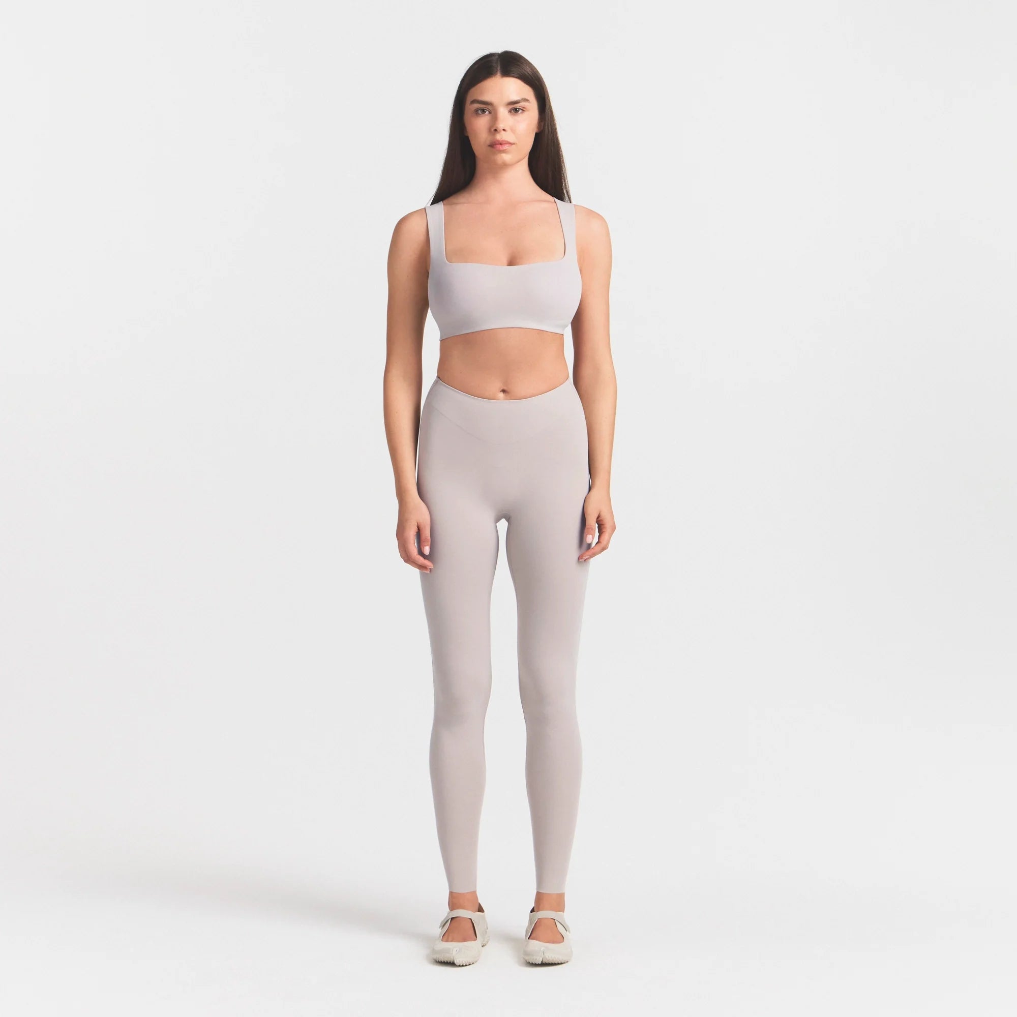 NikeSKIMS STUDIO STRETCH SQUARE NECK RACER BRA | LINENON A MODEL FRONT 