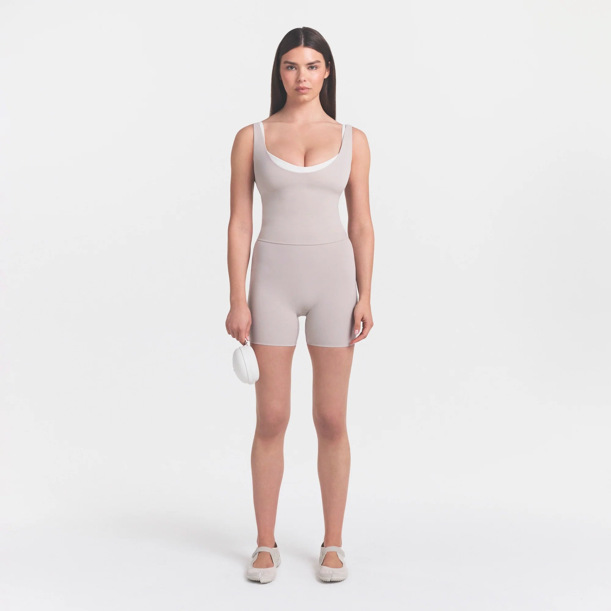 NikeSKIMS STUDIO STRETCH 5" BIKER SHORT | LINENON A MODEL FRONT 