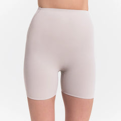 NikeSKIMS STUDIO STRETCH 5" BIKER SHORT | LINENON A MODEL FRONT 
