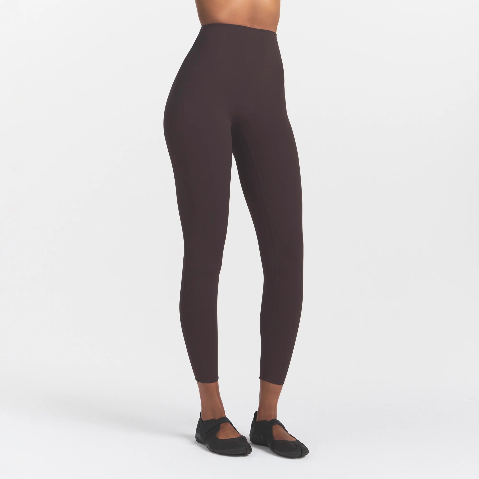 NikeSKIMS STUDIO STRETCH 26" LEGGING | DARK ROASTON A MODEL FRONT 