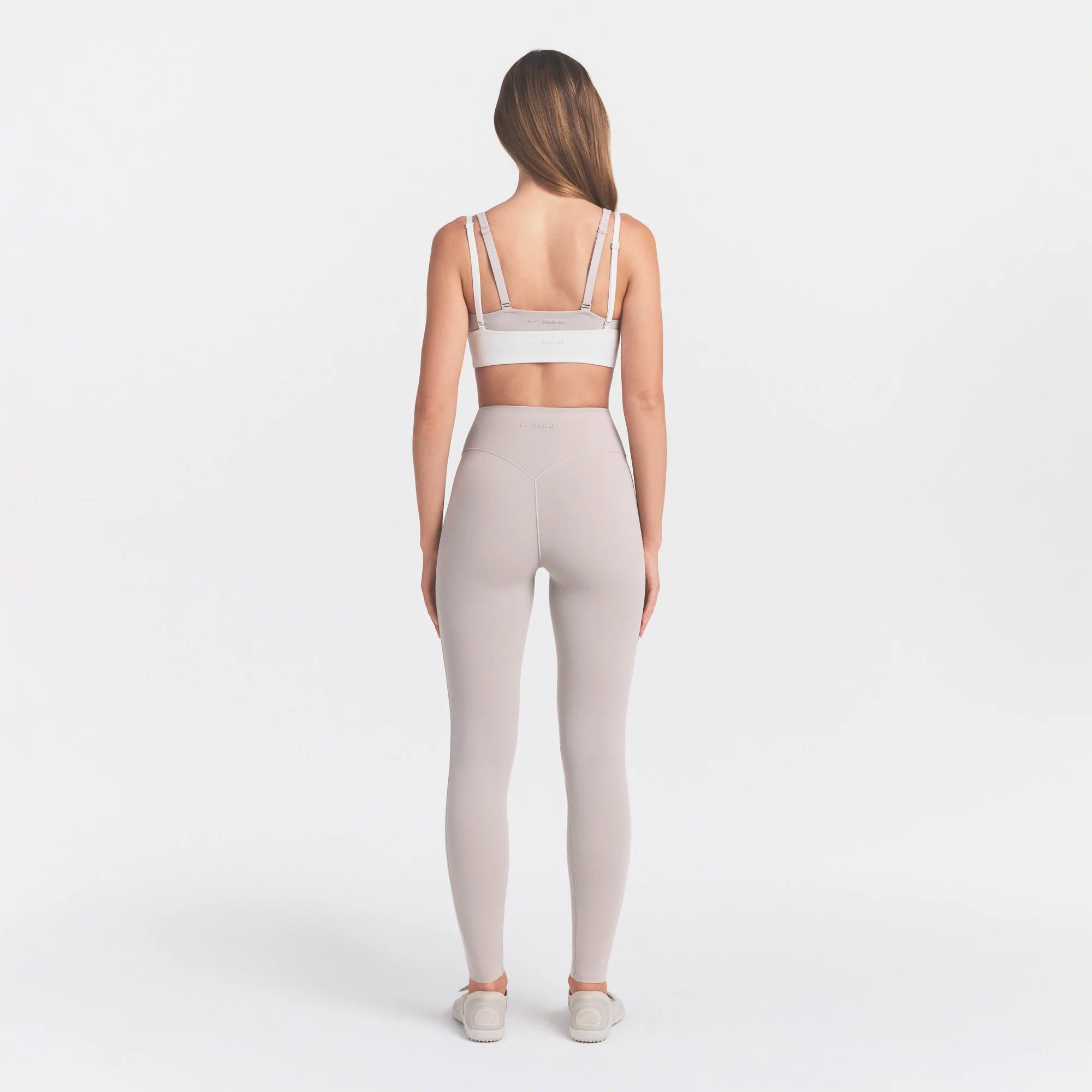 NikeSKIMS STUDIO STRETCH 26" LEGGING | LINENON A MODEL FRONT 