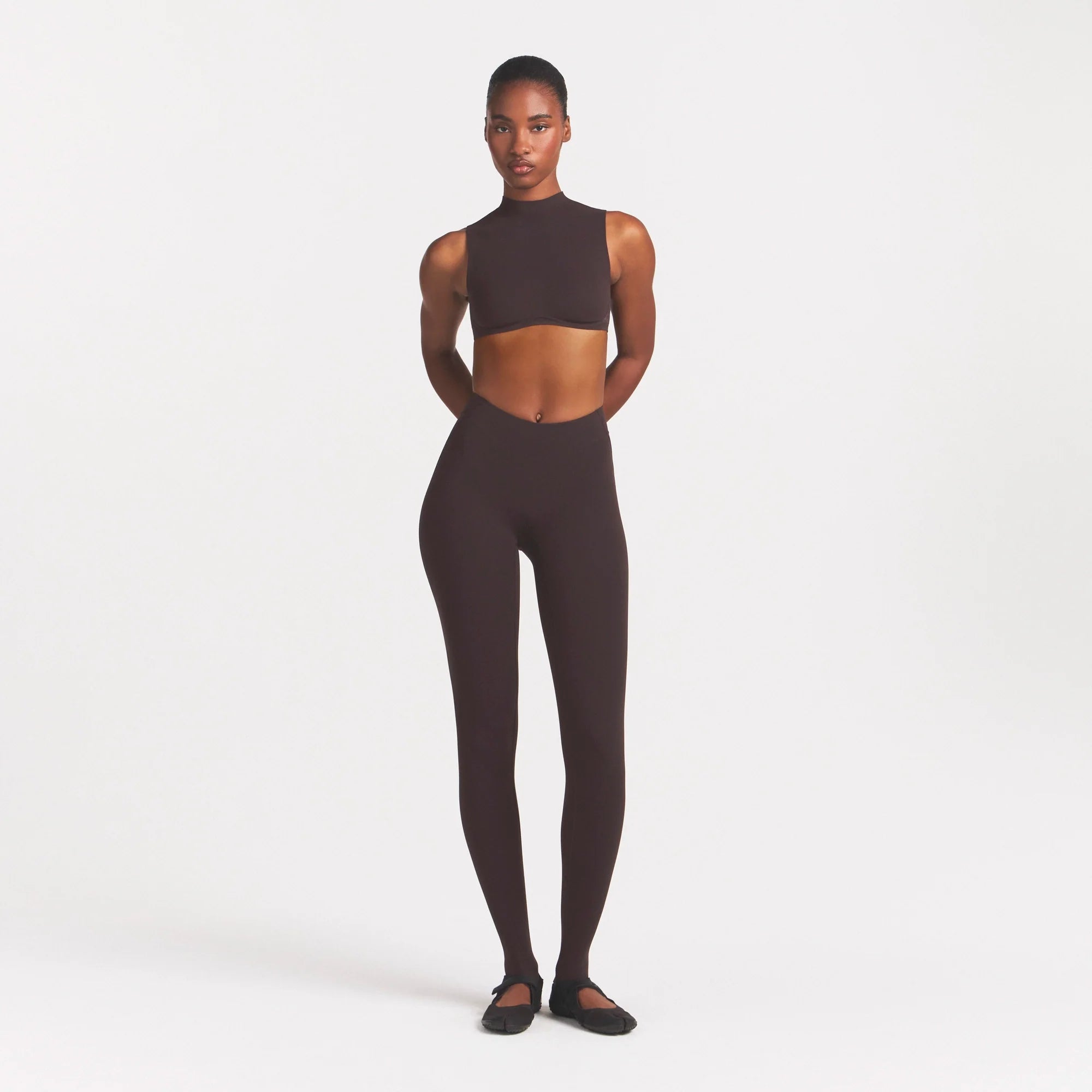 NikeSKIMS STUDIO STRETCH DIP FRONT 29" LEGGING | DARK ROASTON A MODEL FRONT 