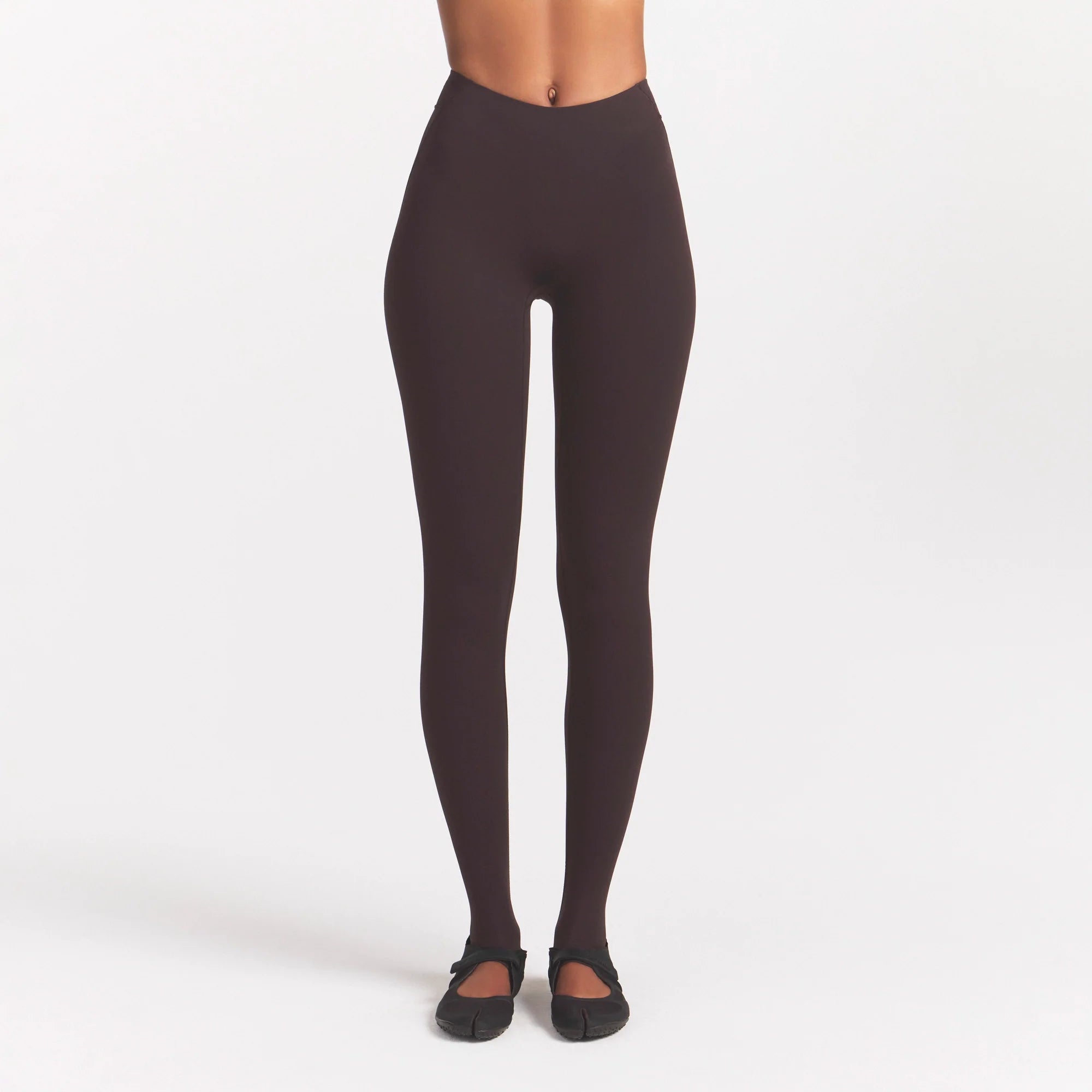NikeSKIMS STUDIO STRETCH DIP FRONT 29" LEGGING | DARK ROASTON A MODEL FRONT 