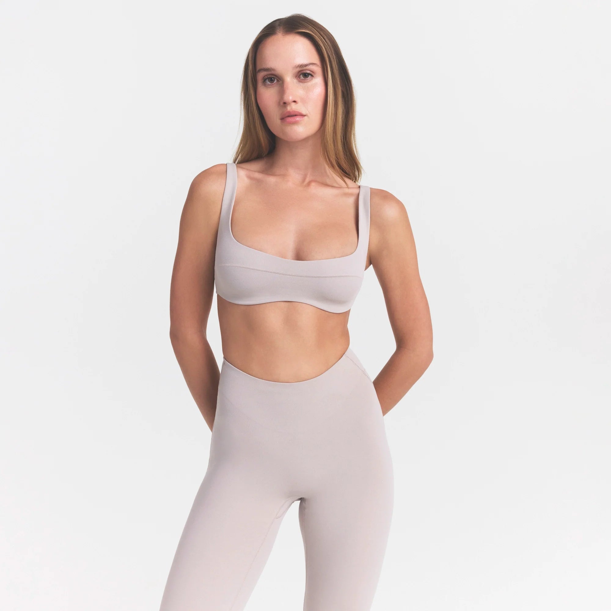 NikeSKIMS STUDIO STRETCH DIP FRONT 29" LEGGING | LINENON A MODEL FRONT 