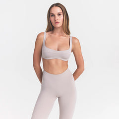 NikeSKIMS STUDIO STRETCH DIP FRONT 29" LEGGING | LINENON A MODEL FRONT 