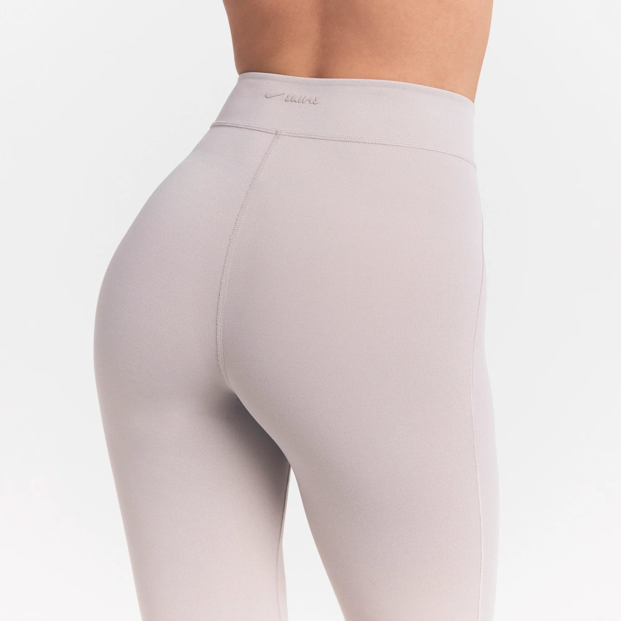 NikeSKIMS STUDIO STRETCH DIP FRONT 29" LEGGING | LINENON A MODEL FRONT 