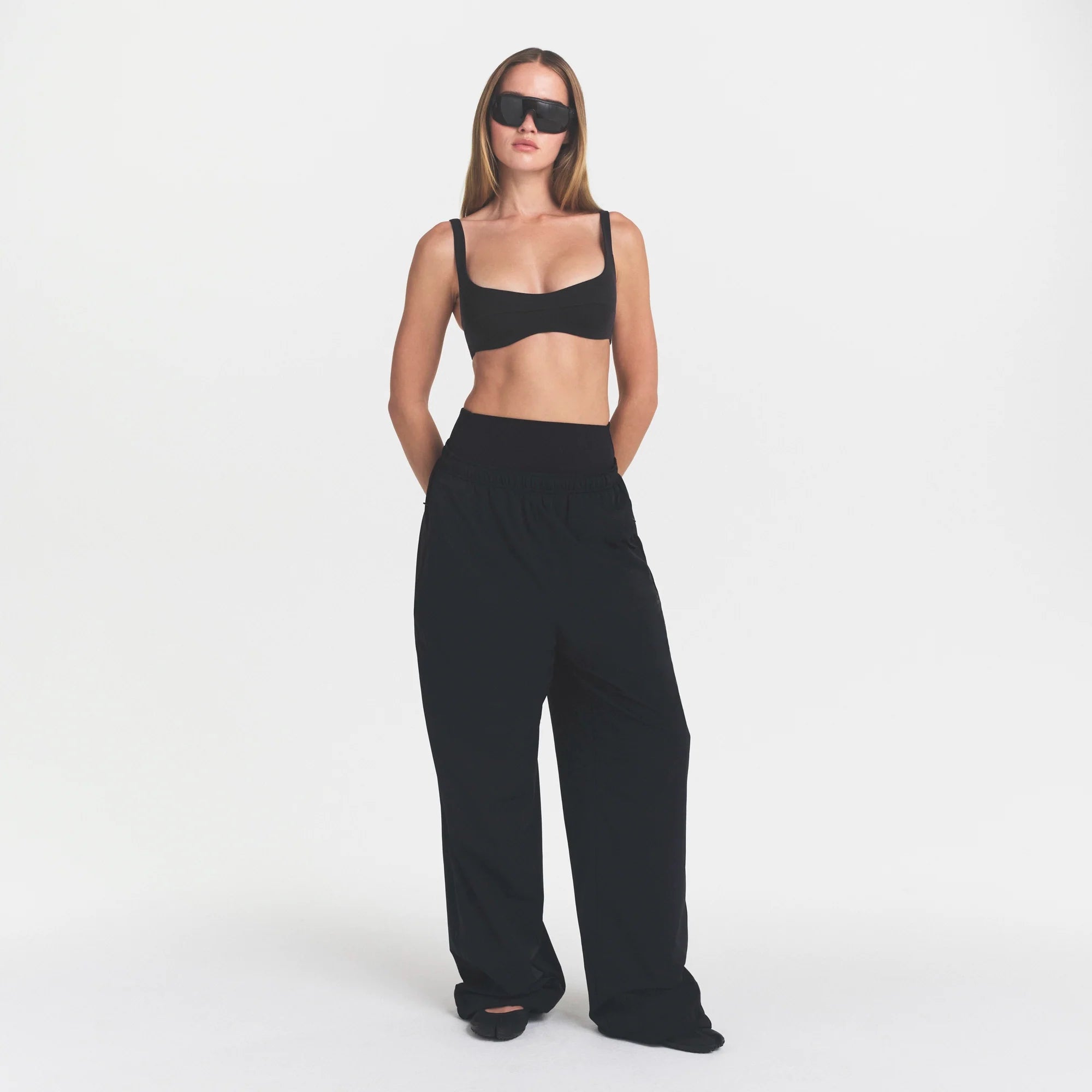 NikeSKIMS STUDIO STRETCH  SEAM FRONT MICRO BRA | OBSIDIANON A MODEL FRONT 