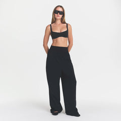 NikeSKIMS STUDIO STRETCH  SEAM FRONT MICRO BRA | OBSIDIANON A MODEL FRONT 