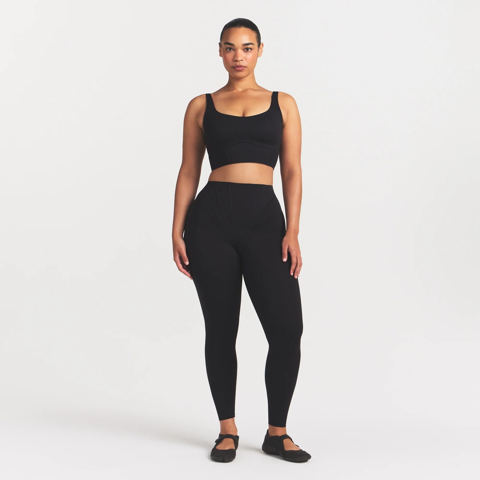 NikeSKIMS MATTE HIGH WAIST CORSET 26" LEGGING | OBSIDIAN ON A MODEL 