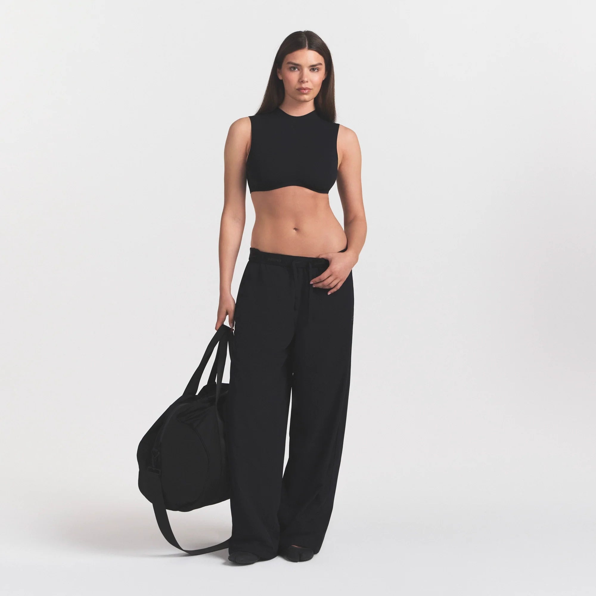 NikeSKIMS STRETCH NYLON OVERSIZED PANT | OBSIDIAN ON A MODEL FRONT VIEW @ | FOCUS: 0.0, 1.0, 0.9