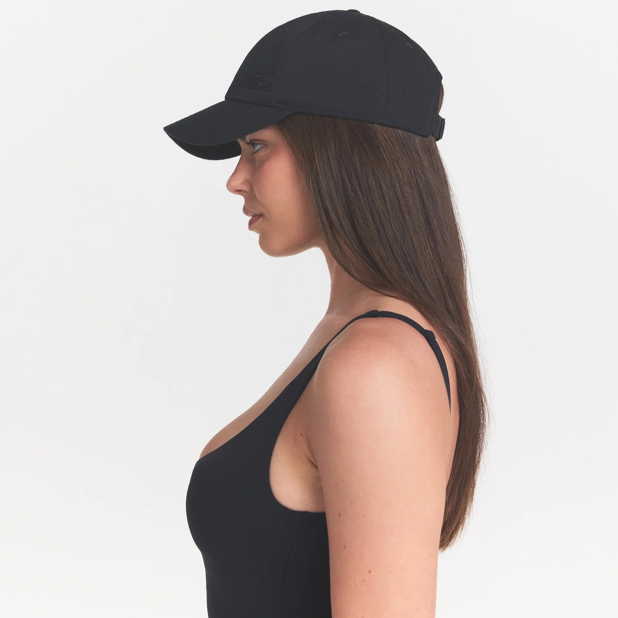 NikeSKIMS ACCESSORIES CLUB CAP | OBSIDIANON A MODEL 