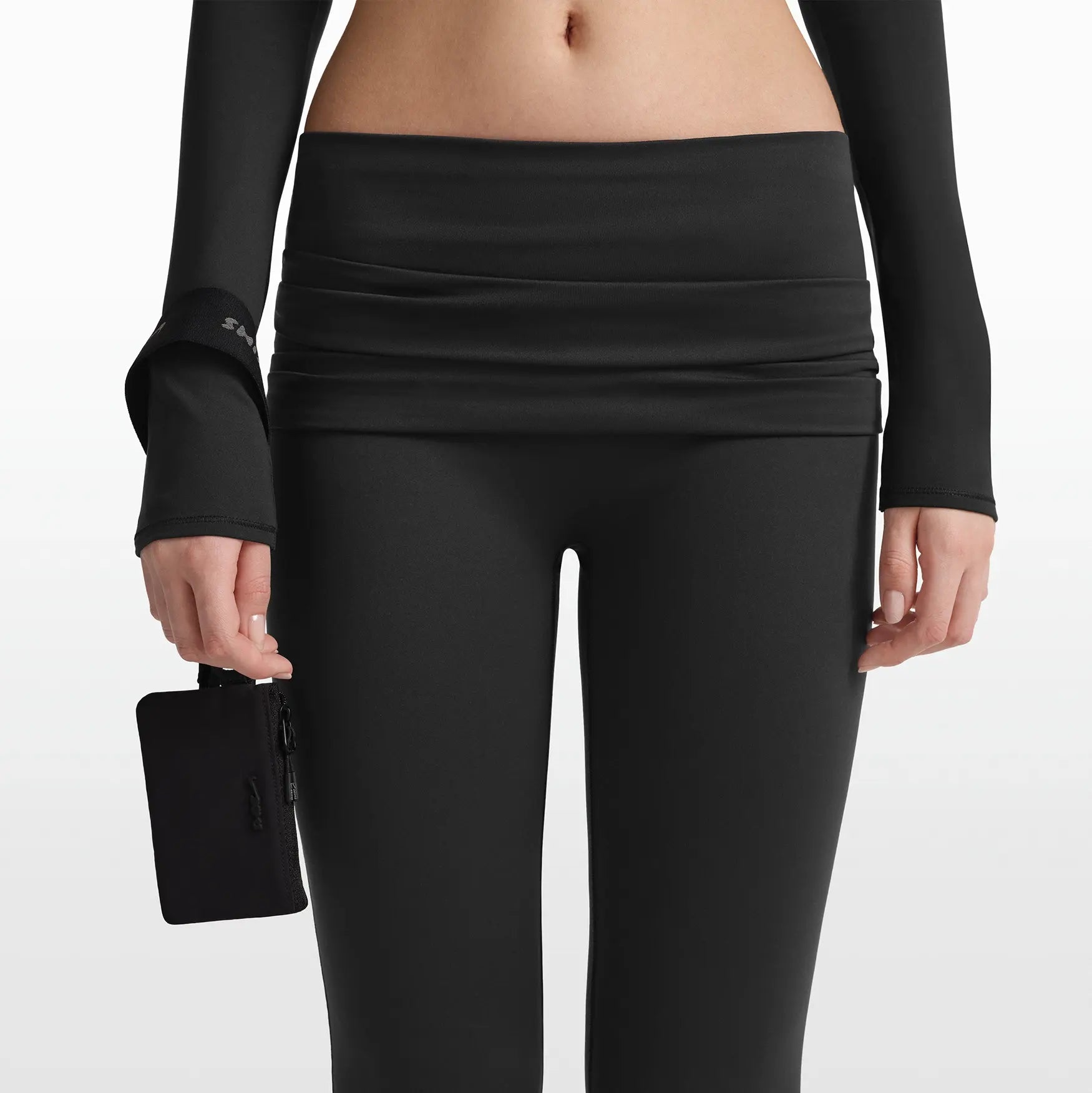 NikeSKIMS ACCESSORIES CLIPPABLE POUCH | OBSIDIAN & LAYS FLAT ON A WHITE BACKGROUND | FLT