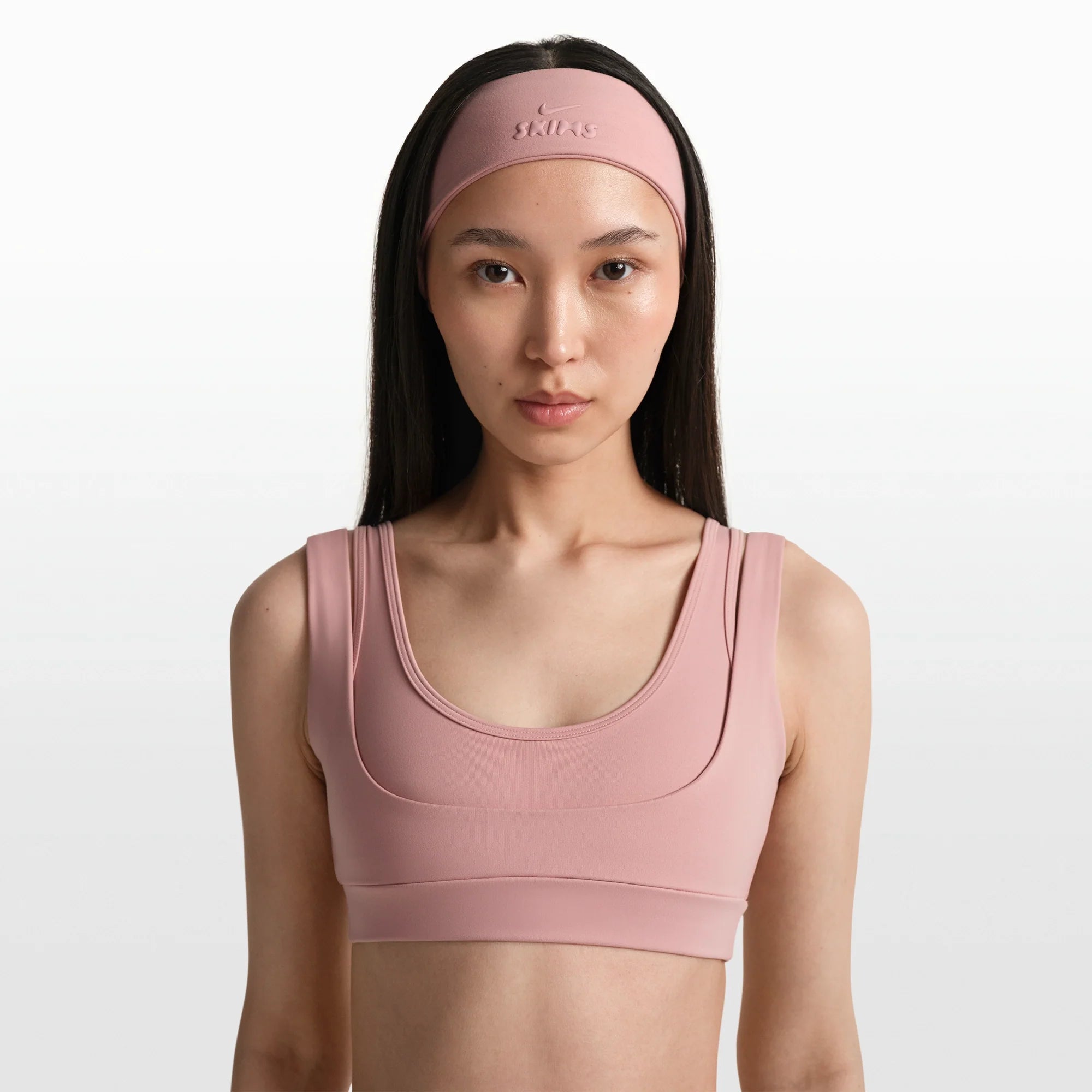 NikeSKIMS ACCESSORIES HEADBAND | HIMALAYAN ON A MODEL FRONT VIEW @ | FOCUS: 0.0, 1.0, 0.9
