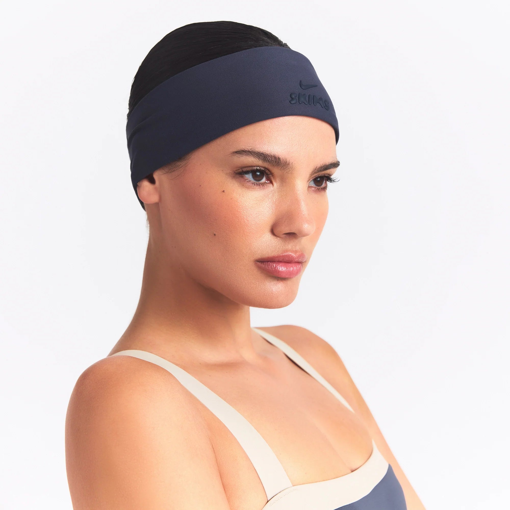 NikeSKIMS ACCESSORIES HEADBAND | DEEP ROYAL ON A MODEL FRONT VIEW @ | FOCUS: 0.0, 1.0, 0.9