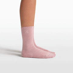 NikeSKIMS ACCESSORIES DRI-FIT PILATES GRIP CREW SOCK | HIMALAYAN FLAT ON A WHITE BACKGROUND