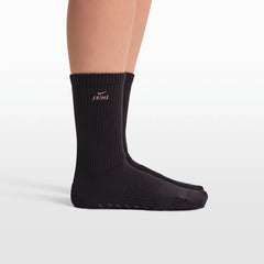 NikeSKIMS ACCESSORIES DRI-FIT™ PILATES CREW SOCK | OBSIDIAN & LAYS FLAT ON A WHITE BACKGROUND | FLT