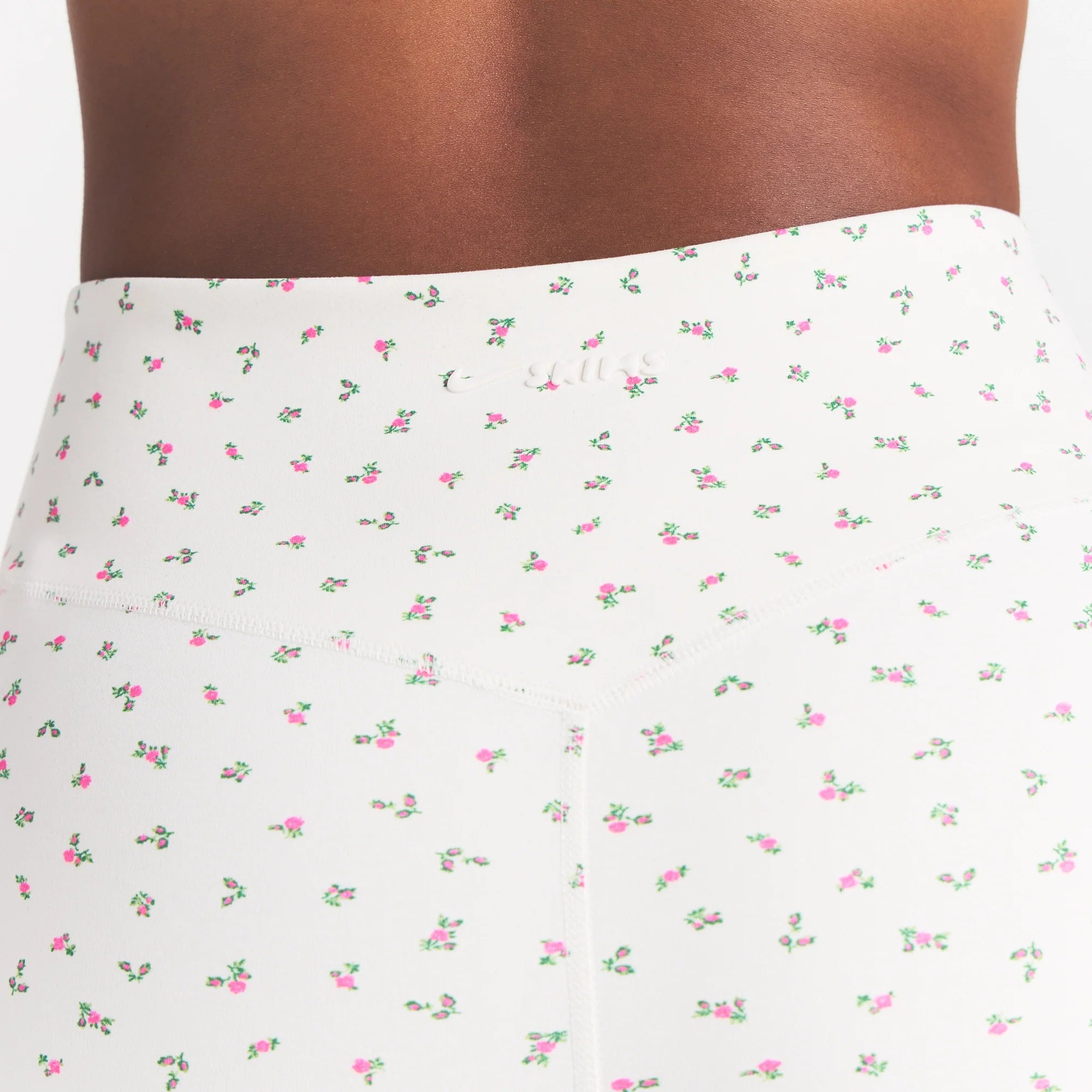 NikeSKIMS MATTE CROP 17" LEGGING | DITSY FLORAL PRINT ON A MODEL 