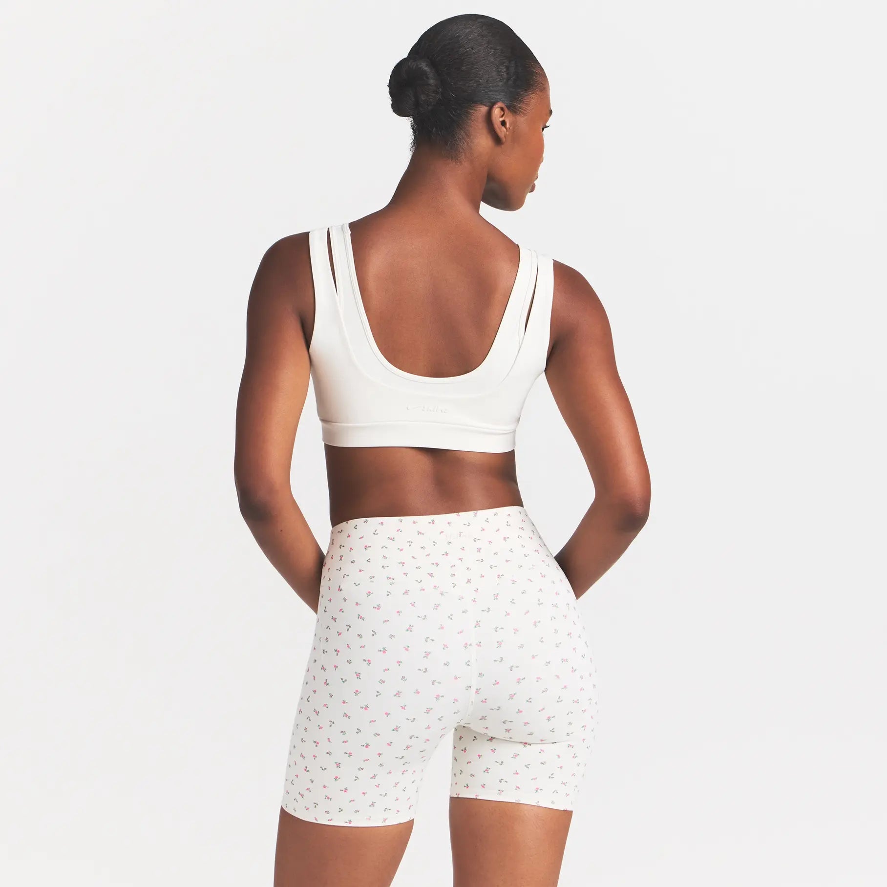 NikeSKIMS MATTE 5" BIKER SHORT | DITSY FLORAL PRINT ON A MODEL 