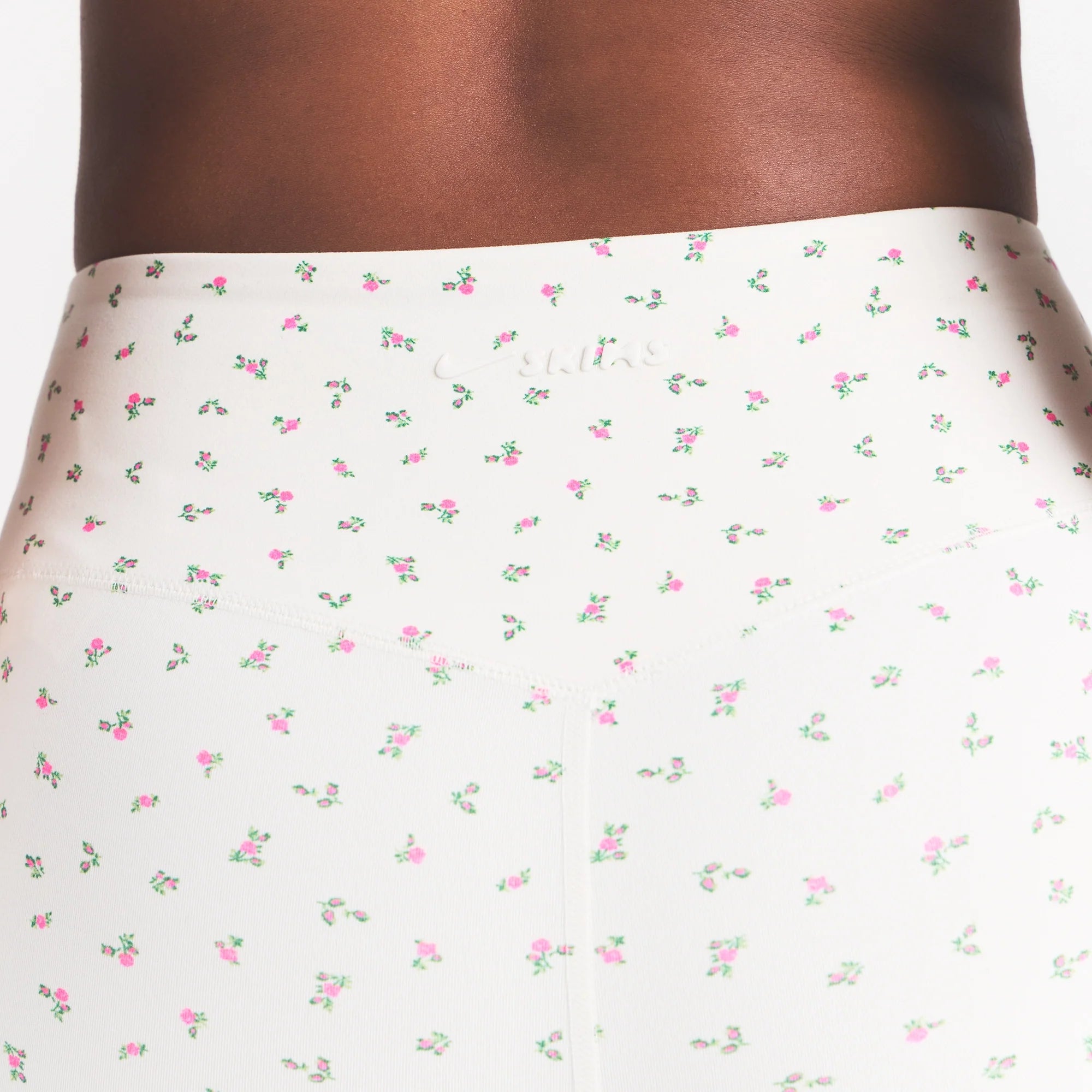 NikeSKIMS MATTE 5" BIKER SHORT | DITSY FLORAL PRINT ON A MODEL 
