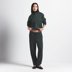 COTTON FLEECE CLASSIC JOGGER | SPRUCE ON A MODEL FRONT VIEW @ | FOCUS: 0.0, 1.0, 0.9