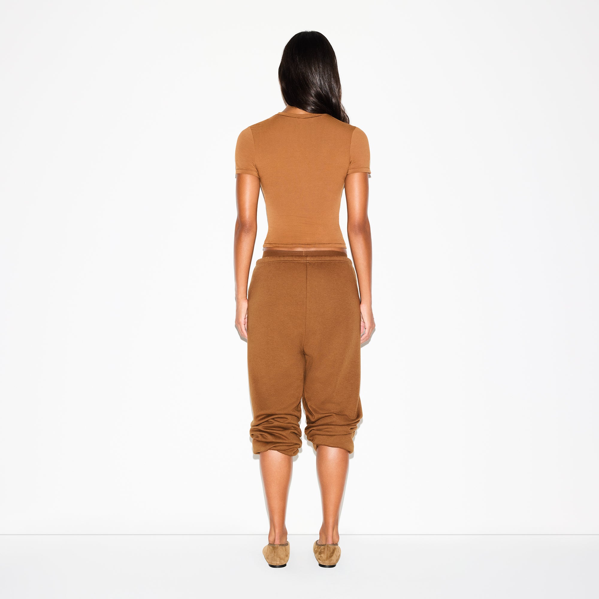COTTON FLEECE CLASSIC JOGGER | BISON ON A MODEL BACK VIEW @ | FOCUS: 0.0, 1.0, 0.9